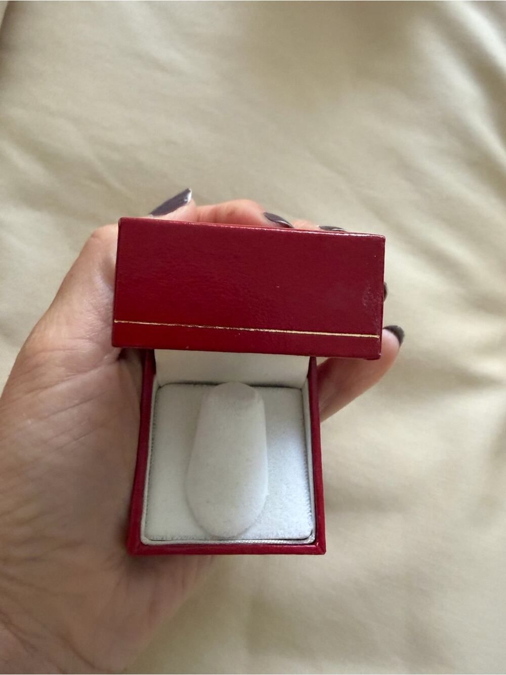 🗽 Jewelry Ring Box with Gold Trim